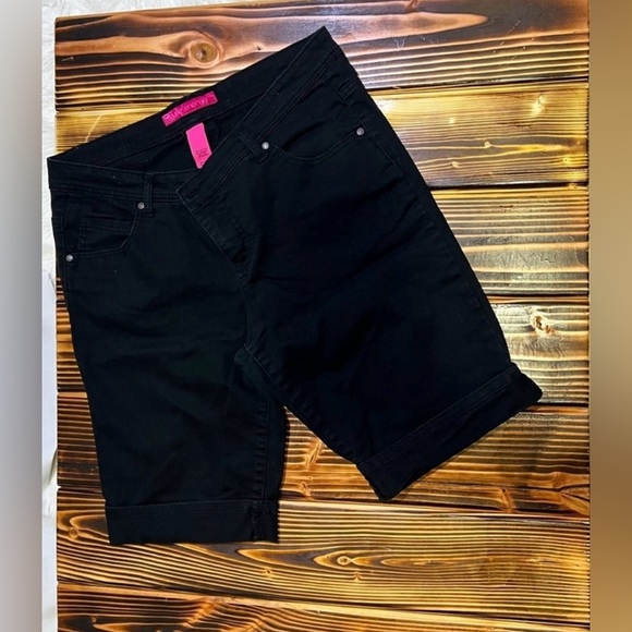 Pure Energy Black Women's Bermudas Size 14 - Picture 1 of 5